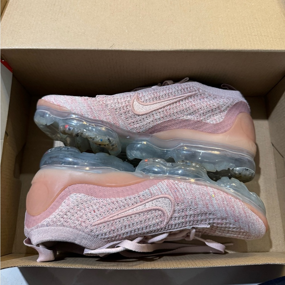 Women nike pink shoes